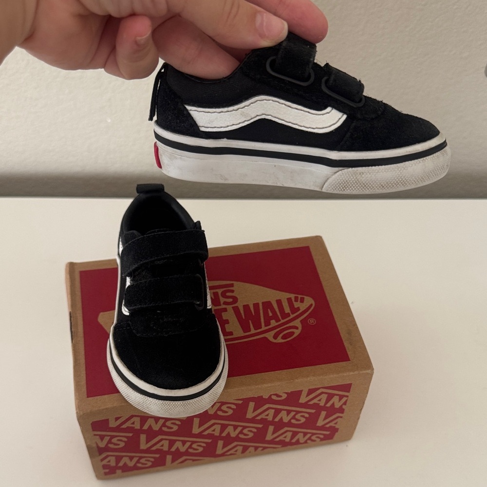 Black vans baby size 4